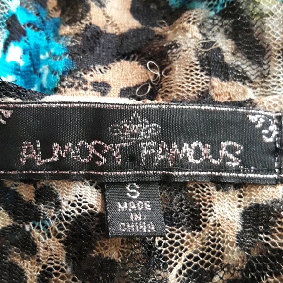 SALE💥$4 Almost Famous: Floral Top - Picture 6 of 7